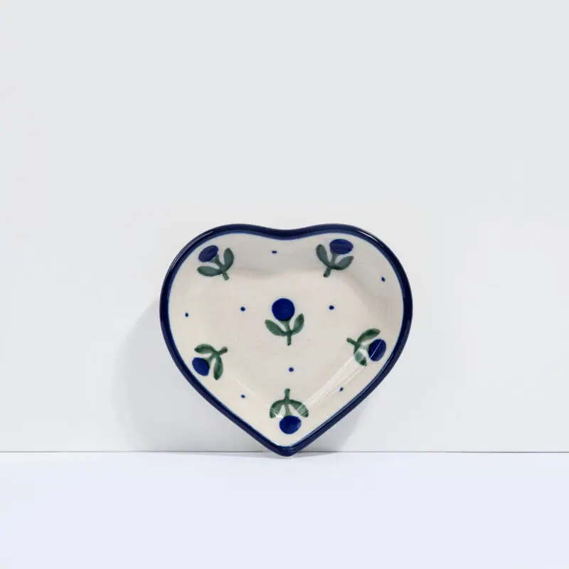 farfurie ceramica in forma de inima pentru cu modele din afine